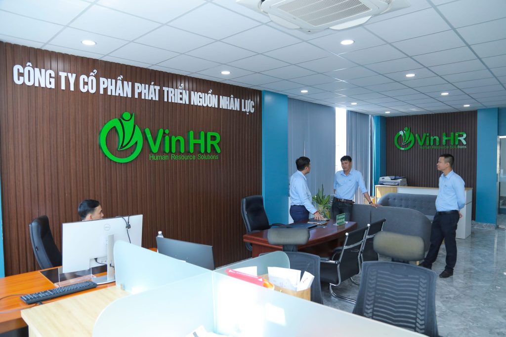 nhan-vien-vinhr
