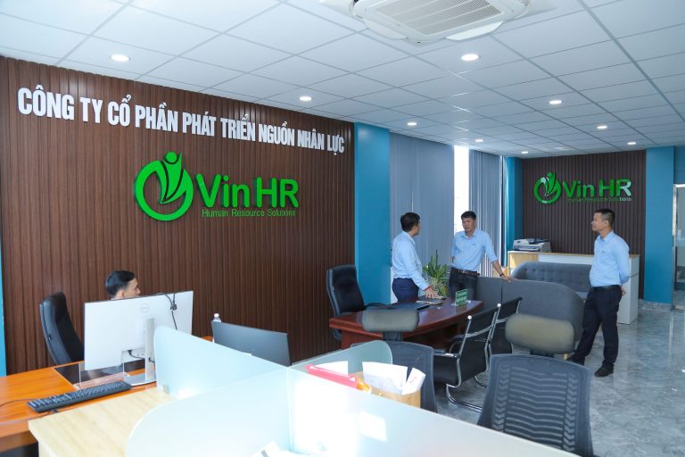 nhan-vien-vinhr