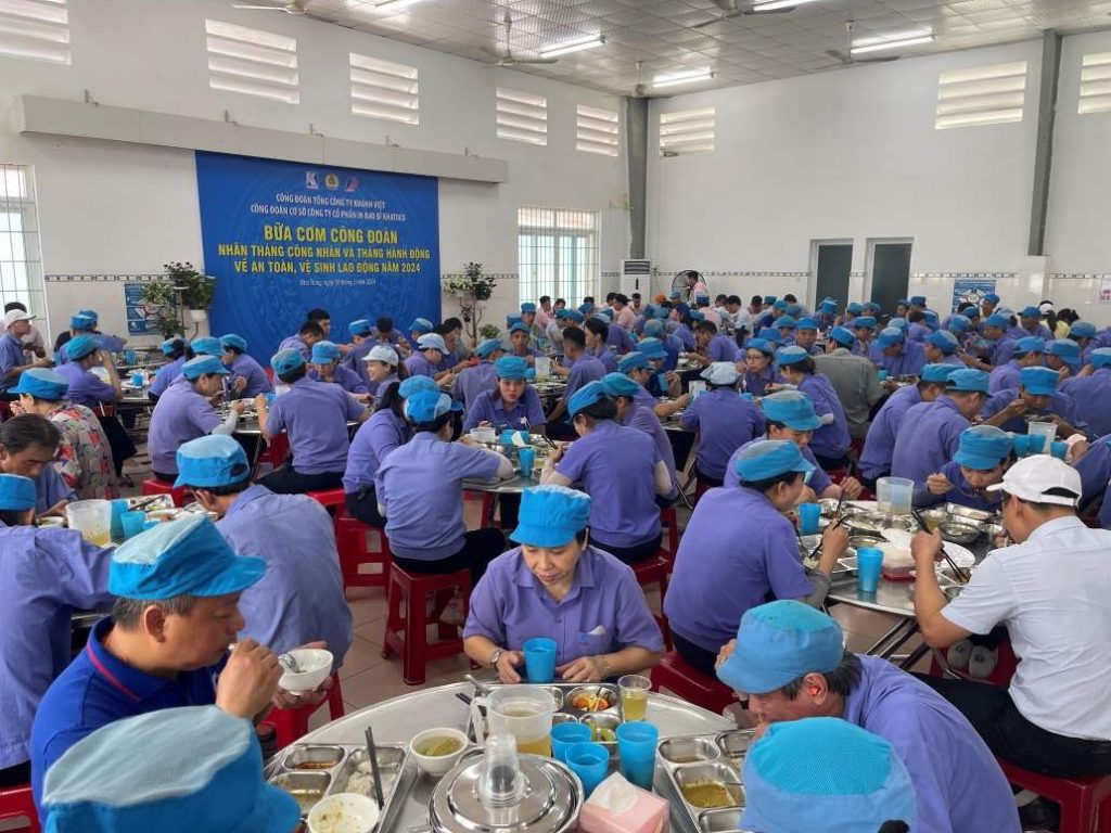 Tuyển công nhân bao ăn ở – Cơ hội việc làm ổn định, thu nhập hấp dẫn