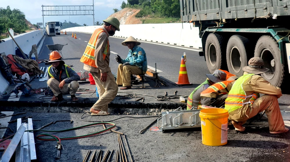 Tuyển công nhân cầu đường: Nhu cầu, mức lương, cơ hội việc làm 2026